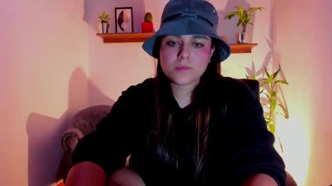 Snapshot of mrbuu_ chatting on March 7, 2:04 am Laura online show from March 7, 2:04 am