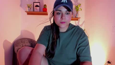 Snapshot of mrbuu_ chatting on February 2, 4:48 am Laura online show from February 2, 4:48 am