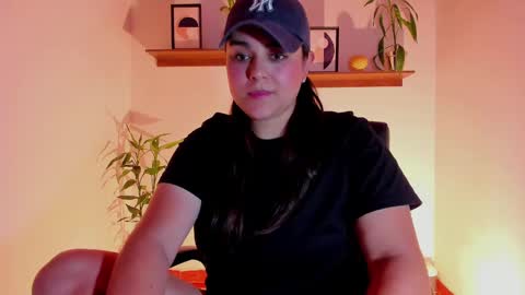 Snapshot of mrbuu_ chatting on January 19, 4:44 am Laura online show from January 19, 4:44 am