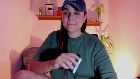 Snapshot of mrbuu_ chatting on February 3, 2:14 am Laura online show from February 3, 2:14 am
