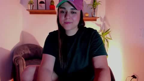 Snapshot of mrbuu_ chatting on February 21, 2:50 am Laura online show from February 21, 2:50 am