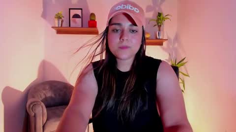 Snapshot of mrbuu_ chatting on February 22, 6:17 am Laura online show from February 22, 6:17 am
