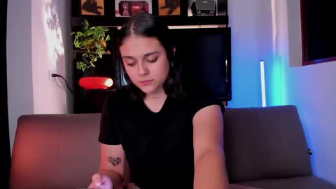 Snapshot of mrbuu_ chatting on September 9, 5:40 am Laura online show from September 9, 5:40 am