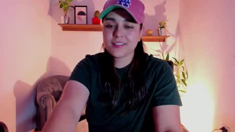 Snapshot of mrbuu_ chatting on February 17, 2:31 am Laura online show from February 17, 2:31 am