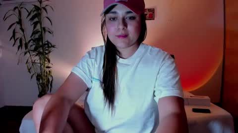 Snapshot of mrbuu_ chatting on January 10, 11:00 am Laura online show from January 10, 11:00 am