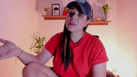 Snapshot of mrbuu_ chatting on January 21, 8:41 am Laura online show from January 21, 8:41 am