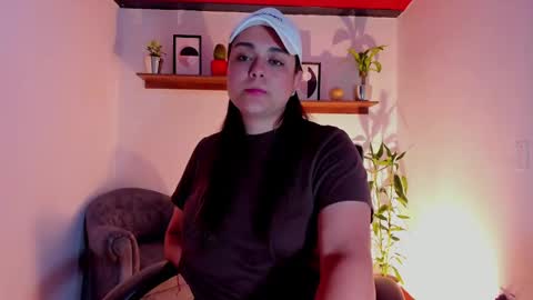Snapshot of mrbuu_ chatting on February 11, 4:11 am Laura online show from February 11, 4:11 am