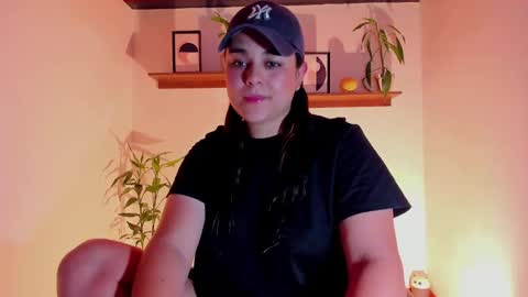 Snapshot of mrbuu_ chatting on January 19, 7:46 am Laura online show from January 19, 7:46 am