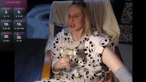 Snapshot of mrsluck chatting on January 5, 6:13 pm Sasha online show from January 5, 6:13 pm