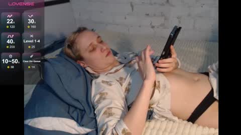 Snapshot of mrsluck chatting on December 21, 6:41 am Sasha online show from December 21, 6:41 am