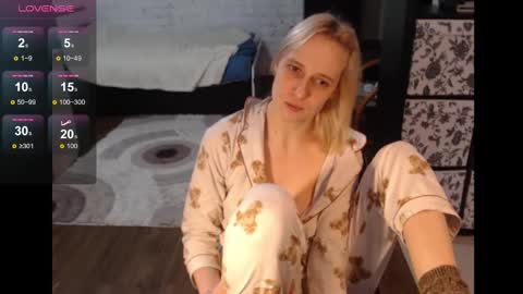 Snapshot of mrsluck chatting on December 20, 9:32 am Sasha online show from December 20, 9:32 am