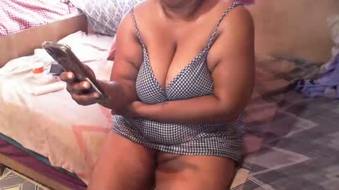Snapshot of munniegalz1 chatting on February 25, 10:15 am your angel online show from February 25, 10:15 am