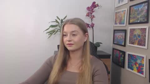 Snapshot of mysteryericax chatting on March 4, 6:37 am Erica online show from March 4, 6:37 am
