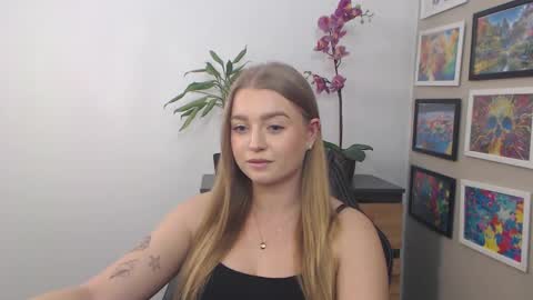 Snapshot of mysteryericax chatting on March 7, 8:56 am Erica online show from March 7, 8:56 am