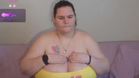 Snapshot of mzjuicybootay2169 chatting on September 9, 2:17 pm Mzjuicybootay online show from September 9, 2:17 pm