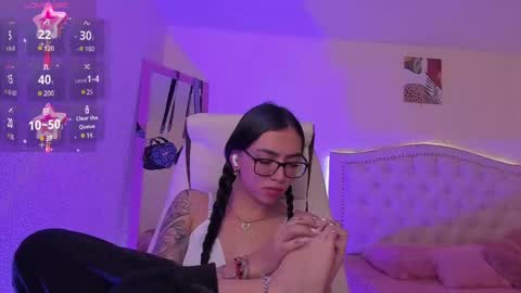 Snapshot of naath_ chatting on January 30, 1:44 am anny online show from January 30, 1:44 am