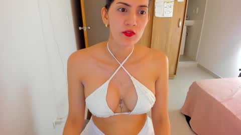 independent model online show from February 7, 1:15 am
