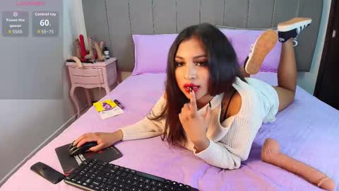 Snapshot of naia_cruz_ chatting on September 15, 7:59 pm Naia online show from September 15, 7:59 pm