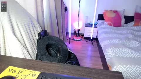 Snapshot of naked_psychologist chatting on March 9, 1:37 pm Asy no face online show from March 9, 1:37 pm