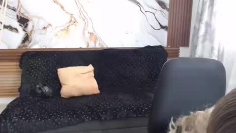 Snapshot of nanis_milf chatting on September 18, 7:18 pm nanis online show from September 18, 7:18 pm