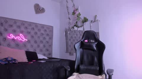 Naomi online show from February 25, 11:10 am