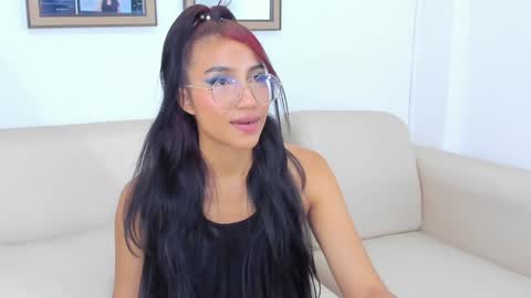 naomiiii   online show from January 28, 1:08 am