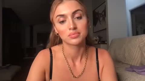 Snapshot of naomirhoades chatting on March 8, 6:05 pm naomirhoades online show from March 8, 6:05 pm