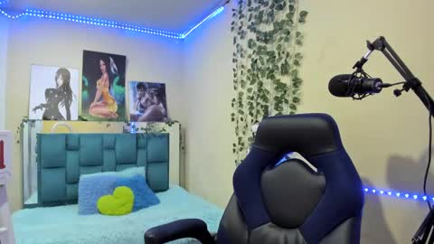 naomy online show from February 15, 7:17 pm
