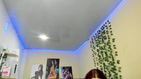 naomy online show from February 5, 1:15 am
