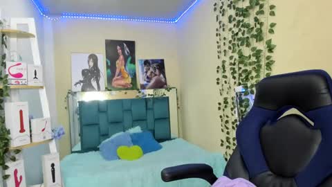 naomy online show from February 27, 8:09 pm