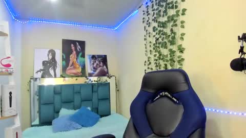 naomy online show from March 11, 2:32 am
