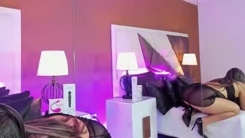 Snapshot of naomyrivera chatting on February 17, 3:44 pm nao online show from February 17, 3:44 pm