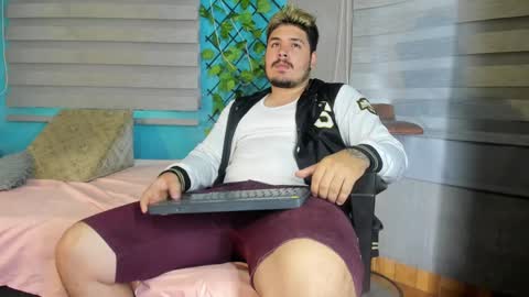 Snapshot of narciso_kh chatting on December 28, 12:13 pm deibyd online show from December 28, 12:13 pm