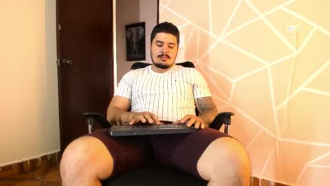 Snapshot of narciso_kh chatting on February 26, 2:27 pm deibyd online show from February 26, 2:27 pm