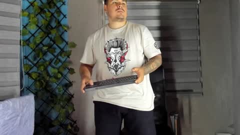 Snapshot of narciso_kh chatting on February 3, 1:19 pm deibyd online show from February 3, 1:19 pm