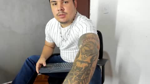 Snapshot of narciso_kh chatting on January 9, 1:13 pm deibyd online show from January 9, 1:13 pm