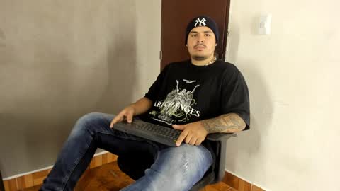 Snapshot of narciso_kh chatting on January 14, 1:49 pm deibyd online show from January 14, 1:49 pm