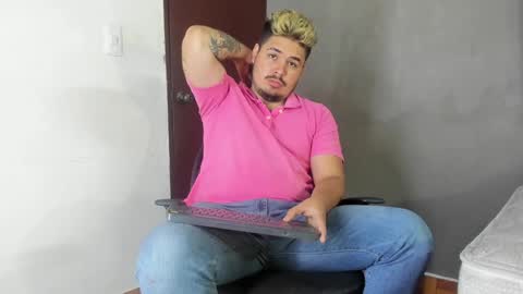 Snapshot of narciso_kh chatting on December 18, 7:26 am deibyd online show from December 18, 7:26 am