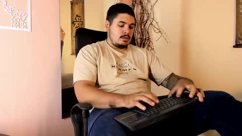 Snapshot of narciso_kh chatting on February 17, 1:44 pm deibyd online show from February 17, 1:44 pm