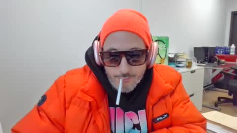 nassobout online show from December 23, 6:26 pm