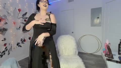 Snapshot of natahsaluxxx chatting on December 23, 2:50 pm Natasha Luxxx online show from December 23, 2:50 pm