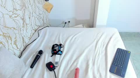 NATALIE online show from February 11, 6:33 pm