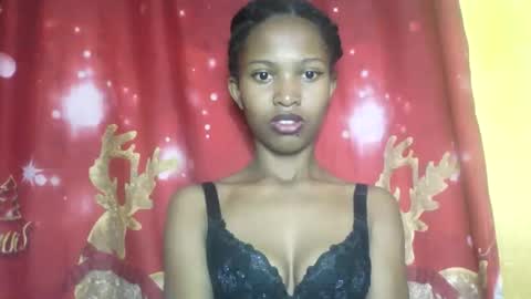 Snapshot of nathalie004 chatting on September 17, 6:28 am nathalie004 online show from September 17, 6:28 am
