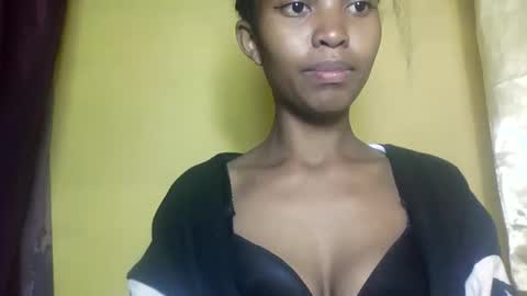 Snapshot of nathalie004 chatting on September 10, 9:54 am nathalie004 online show from September 10, 9:54 am
