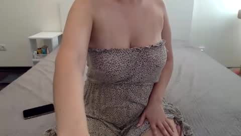 Snapshot of natural_beauty201 chatting on September 12, 6:04 am Penelopa369 online show from September 12, 6:04 am