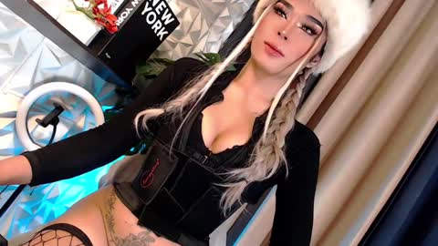 Snapshot of naughty_lexie69xx chatting on February 6, 3:27 am GODDESS LEXIE online show from February 6, 3:27 am