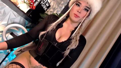Snapshot of naughty_lexie69xx chatting on January 25, 6:35 pm GODDESS LEXIE online show from January 25, 6:35 pm