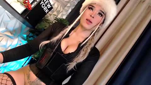 Snapshot of naughty_lexie69xx chatting on February 9, 10:00 pm GODDESS LEXIE online show from February 9, 10:00 pm