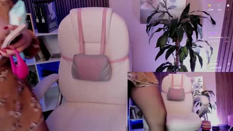 Snapshot of naugthyelli chatting on February 12, 11:51 pm online show from February 12, 11:51 pm