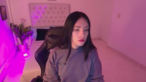 neo_sarah online show from March 12, 6:43 pm